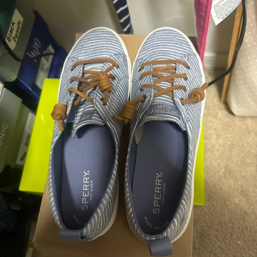Women’s crest vibe blue stripes
